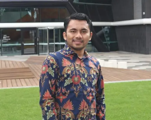 Ilustrasi Dosen Muda Anwar Fadila Sukses Raih Kesempatan Belajar di Tiga Benua
