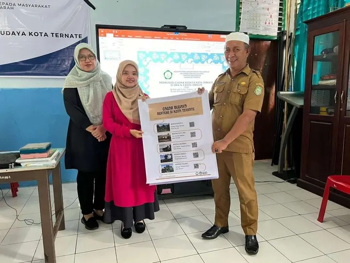 Ilustrasi Dosen Unkhair Kenalkan Cagar Budaya Melalui Poster Digital kepada Siswa SMAN 3 Kota Ternate