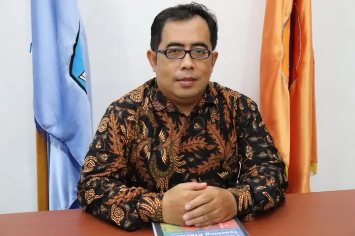 Ilustrasi Dosen Muda dari Keluarga Petani Karet, Kini Meraih Gelar Guru Besar di Universitas Jambi