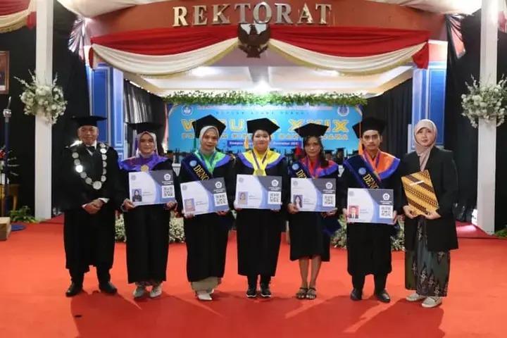 Ilustrasi Wisudawan Terbaik FISIP UBB Bersyukur dan Siap Bersaing dengan Perguruan Tinggi Terkemuka