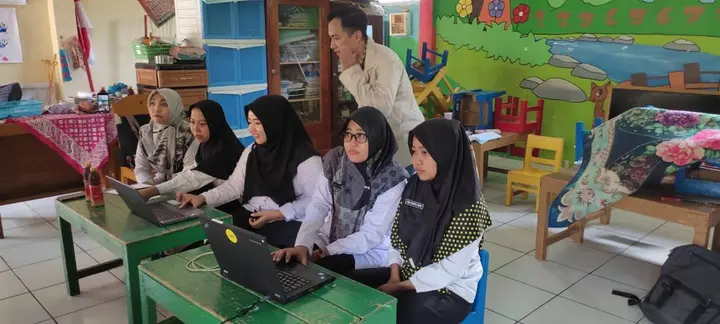 Ilustrasi Kegiatan Pengabdian Masyarakat Bersama Guru-guru TK Pertiwi Tidu Kecamatan Bukateja: Pelatihan Pengenalan Dasar Microsoft Office Excel