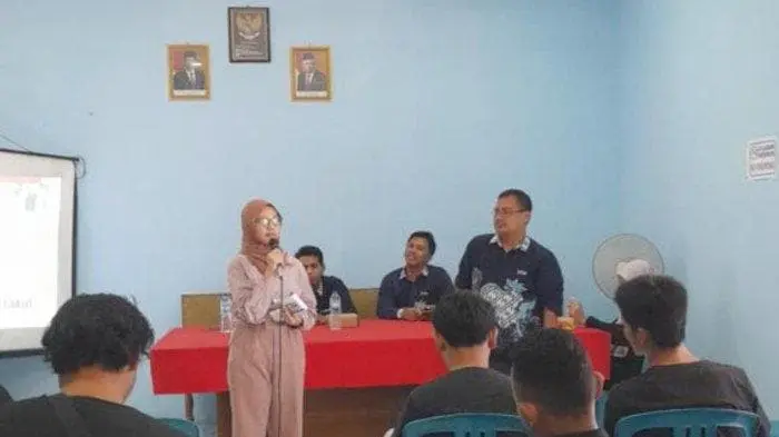 Ilustrasi Pelatihan Public Speaking oleh Dosen Psikologi USM: Tingkatkan Keterampilan Berbicara di Depan Umum untuk Anggota Karang Taruna Bangetayu Wetan