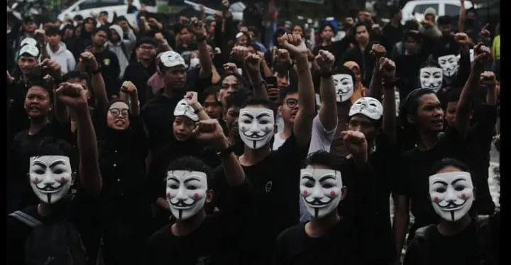 Ilustrasi Ribuan Mahasiswa Makassar Gelar Aksi Mimbar Demokrasi dengan Simbol Guy Fawkes